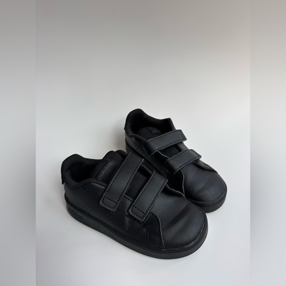 Adidas kids shoes - Picture 1 of 1